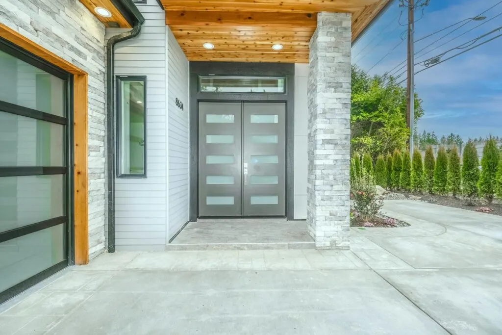 A double swing front door