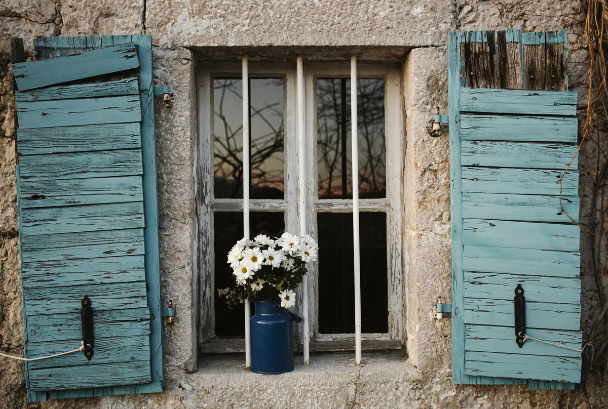 Antique window that needs to be replaced